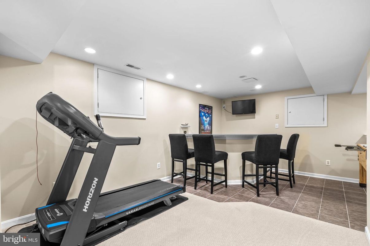 Fitness Equipment, Interior, Recessed Lighting