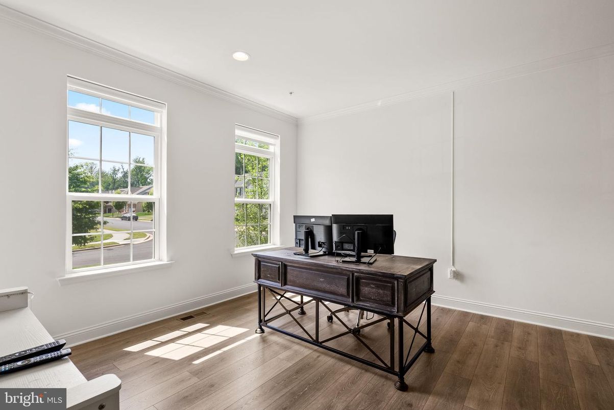 Home Office, Interior, Recessed Lighting, Wood Texture Flooring