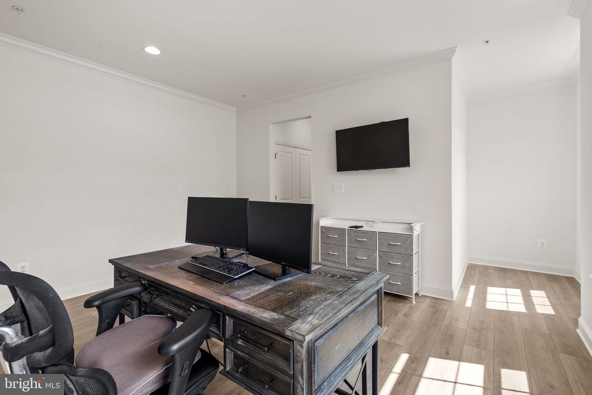 Home Office, Interior, Recessed Lighting, Wood Texture Flooring