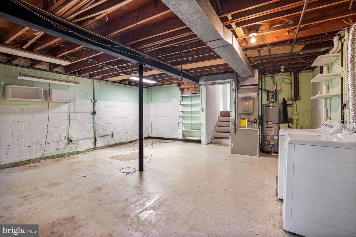 Interior, Washer, Wooden Beams
