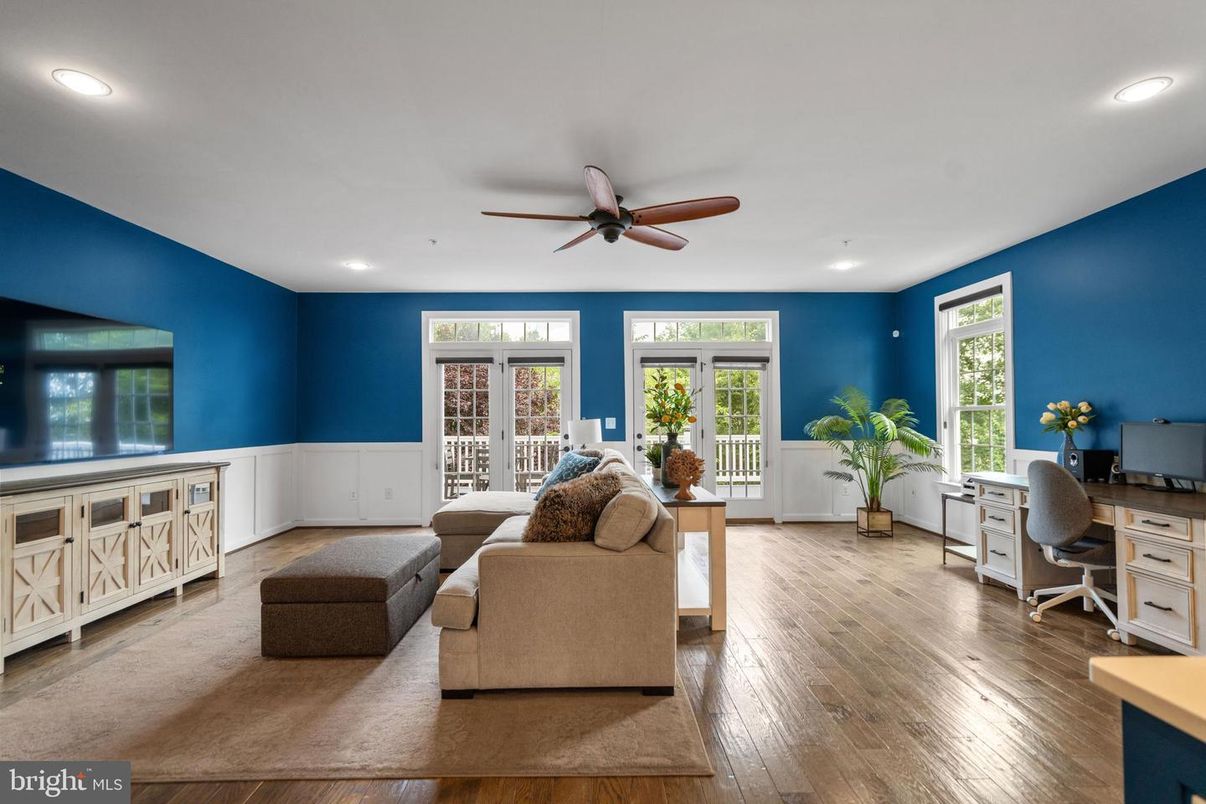 Home Office, Interior, Recessed Lighting, Wood Texture Flooring