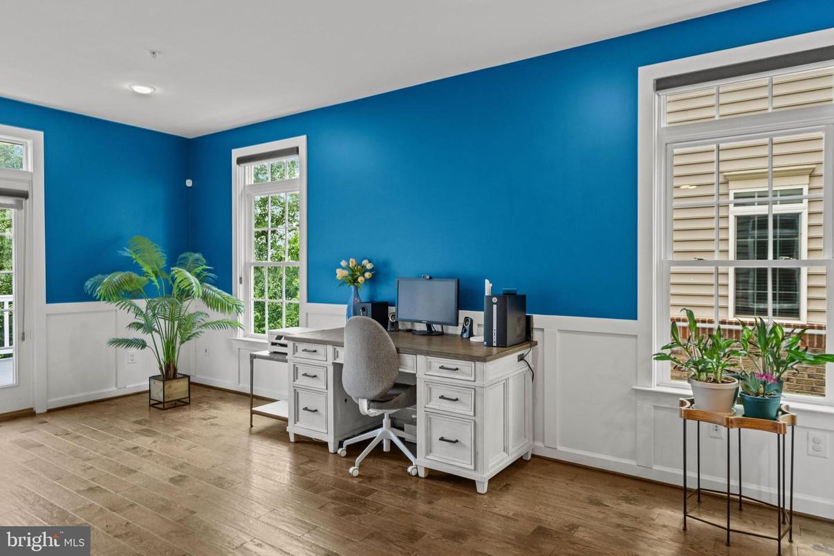 Home Office, Interior, Recessed Lighting, Wood Texture Flooring