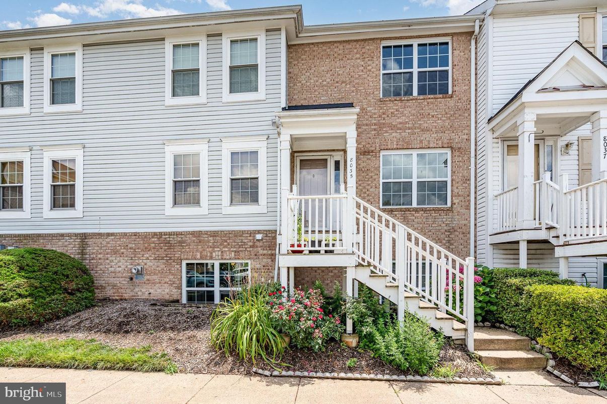 Exterior, Facade, Brick Facade, Rowhouse