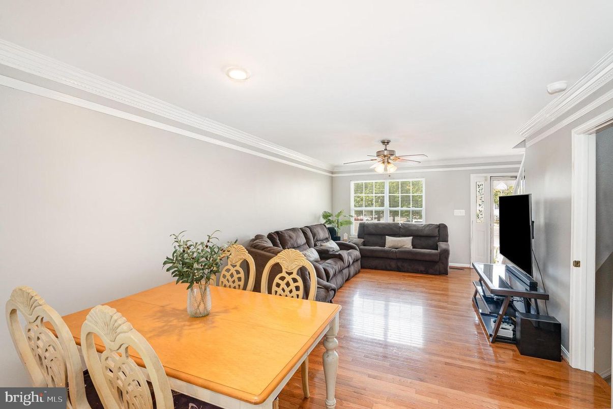 Dining room, Interior, Living room, Recessed Lighting, Wood Texture Flooring