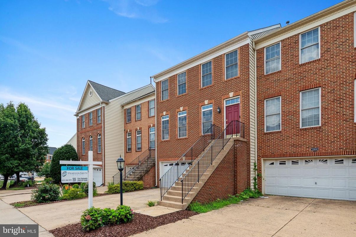 Attached, Exterior, Facade, Brick Facade, Rowhouse