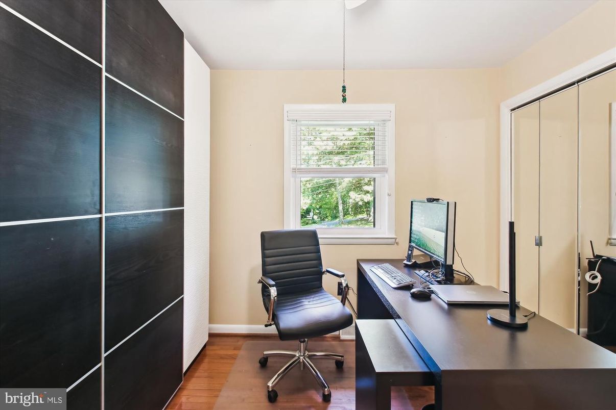 Home Office, Interior, Pendant Lights, Wood Texture Flooring