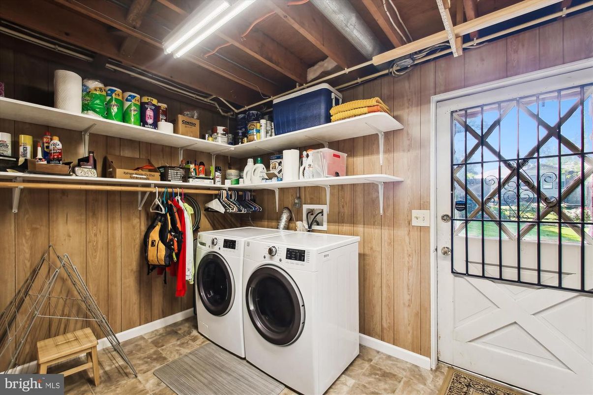 Interior, Washer, Wooden Walls