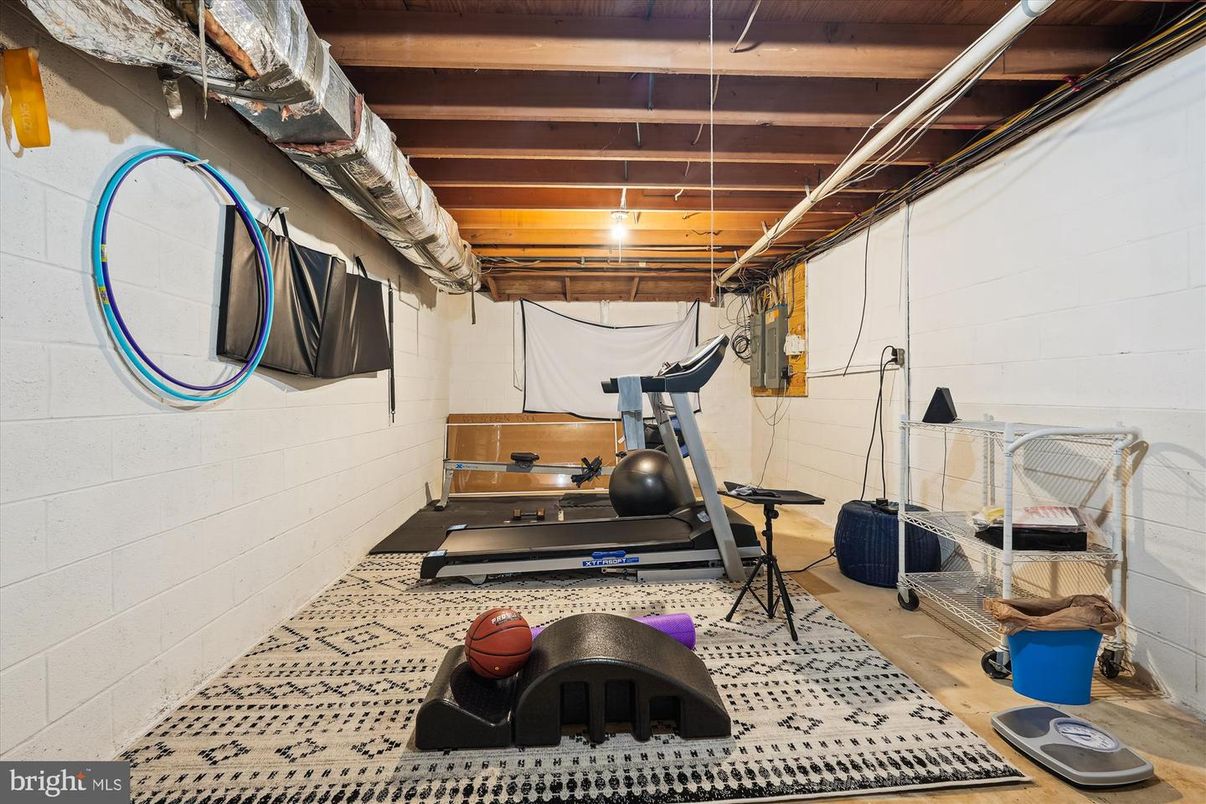 Fitness Equipment, Interior, Wooden Beams