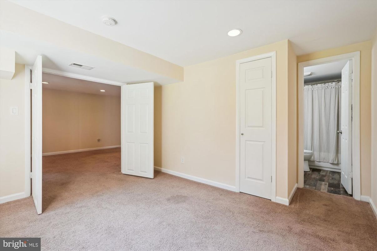 Bathroom, Empty room, Interior, Recessed Lighting