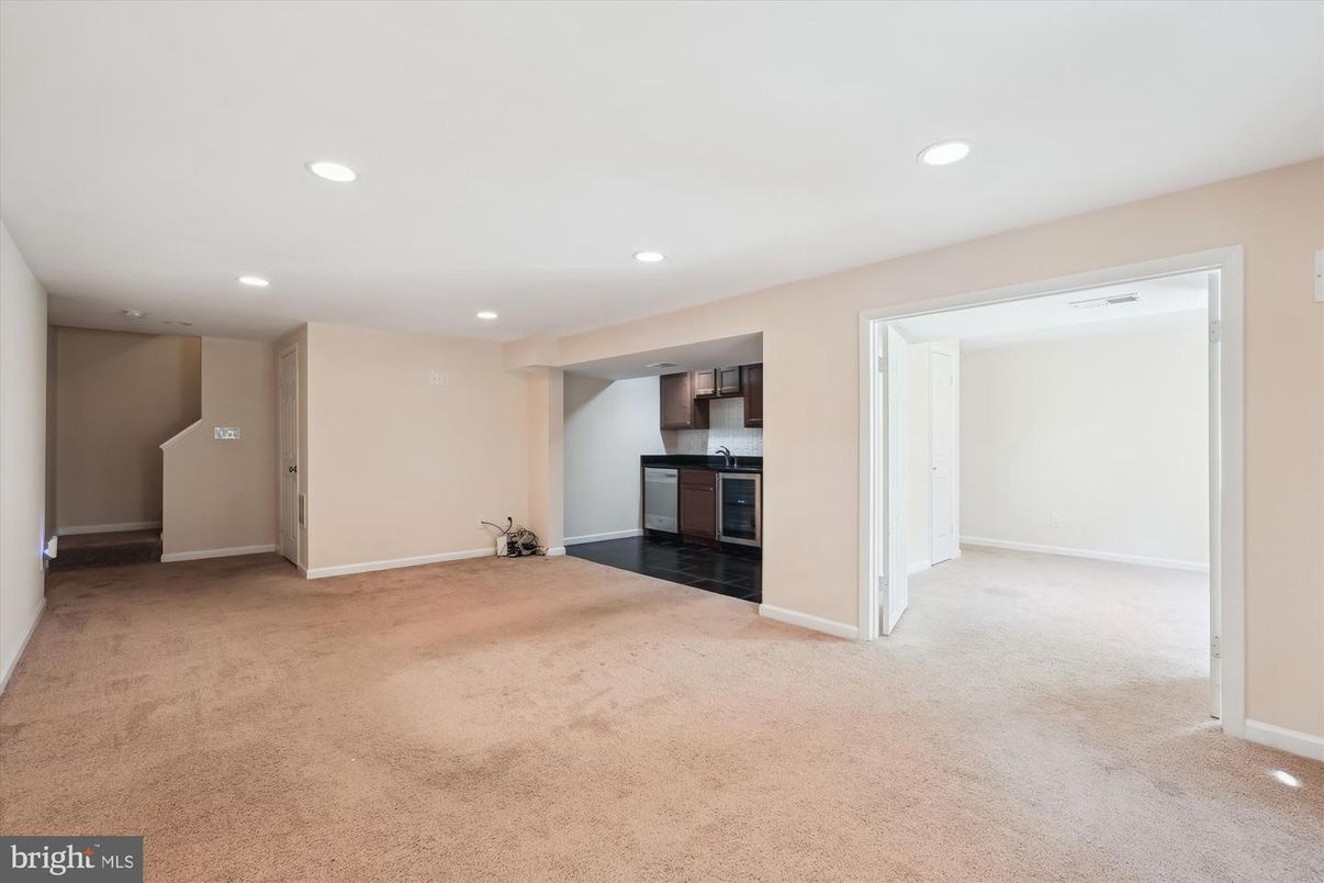 Empty room, Interior, Recessed Lighting