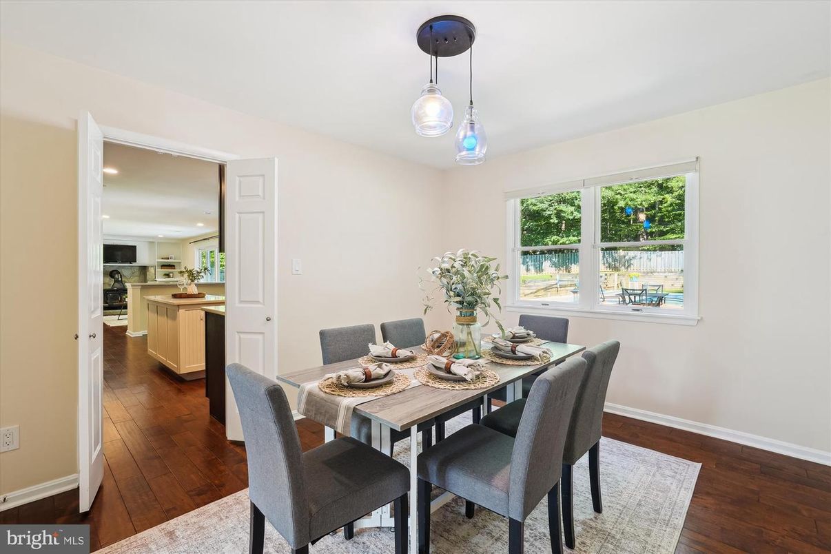 Dining room, Interior, Kitchen, Pendant Lights, Recessed Lighting, Wood Texture Flooring