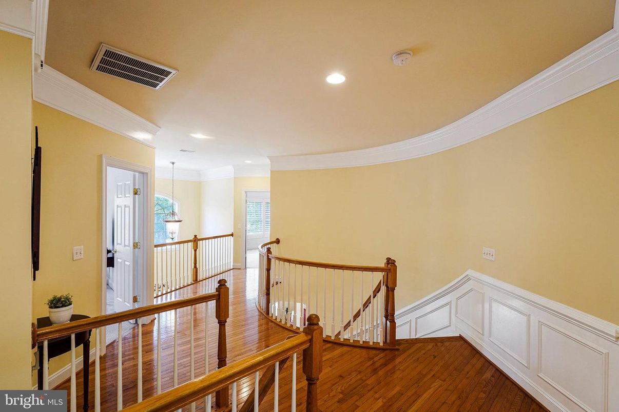 Interior, Pendant Lights, Recessed Lighting, Wood Texture Flooring