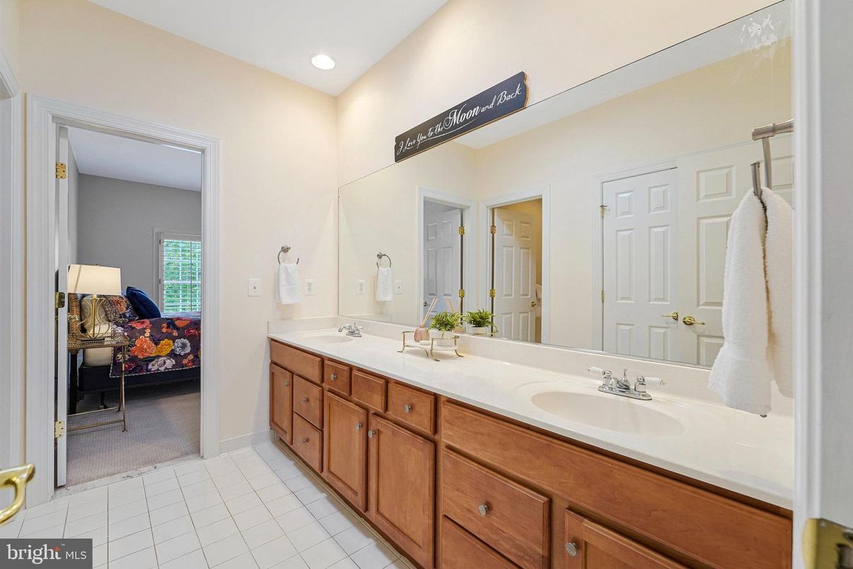 Bathroom, Dual Sink Vanities, Interior, Recessed Lighting