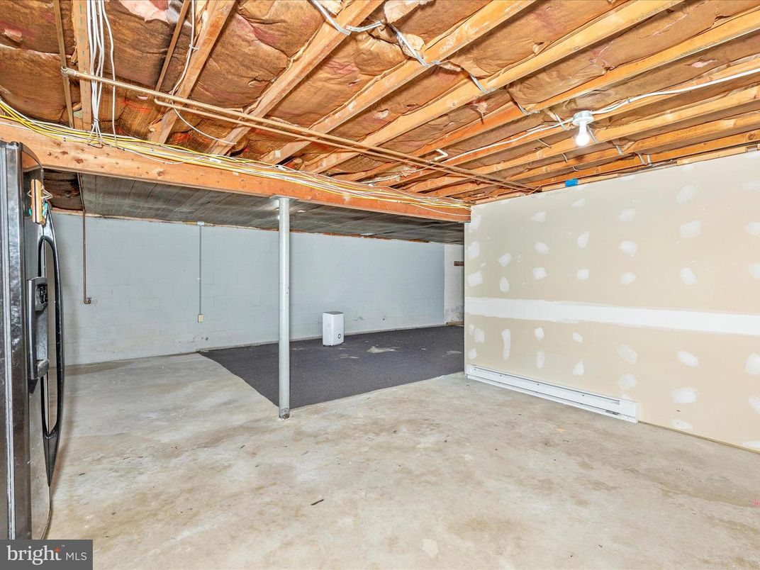 Empty room, Interior, Wooden Beams, Wooden Ceilings