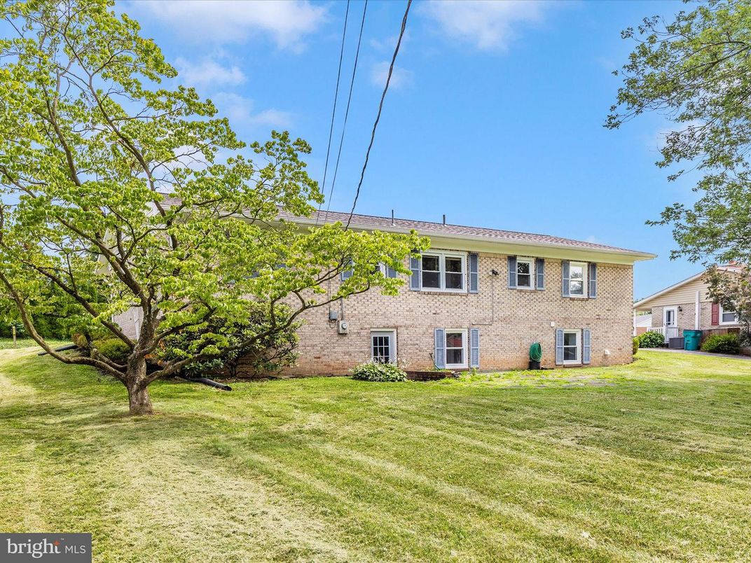 Backyard, Exterior, Facade, Brick Facade, Georgian