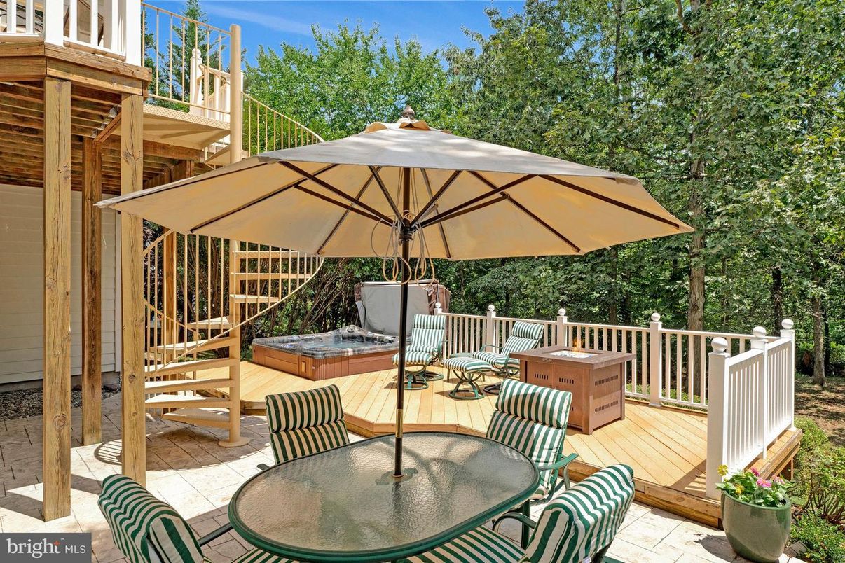 Exterior, Hot Tub