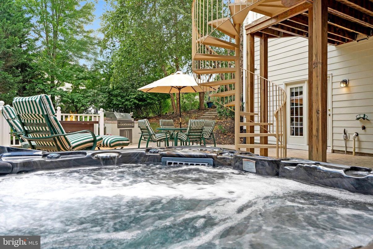 Exterior, Hot Tub