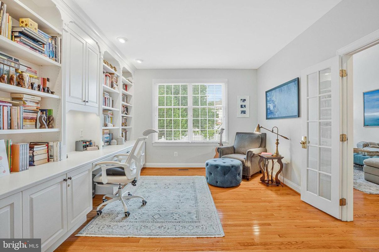 Home Office, Interior, Recessed Lighting, Wood Texture Flooring