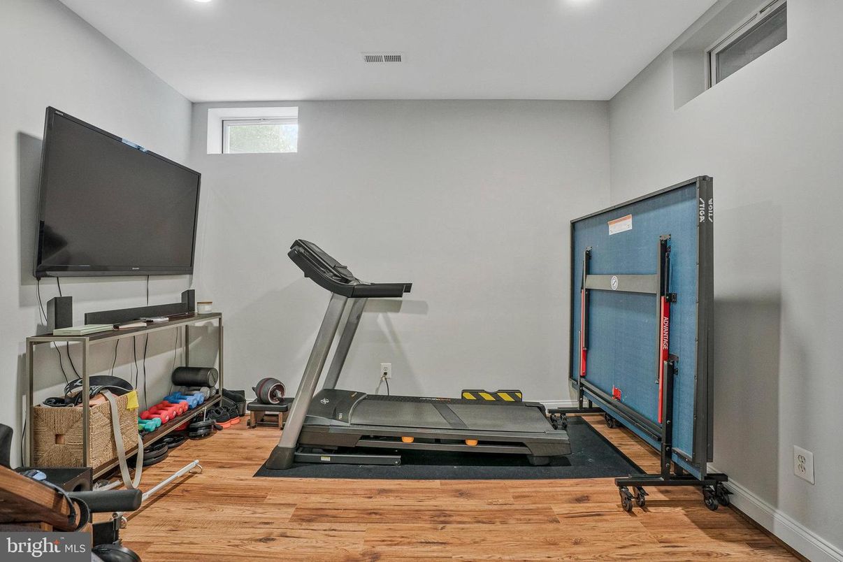 Fitness Equipment, Interior, Recessed Lighting, Wood Texture Flooring