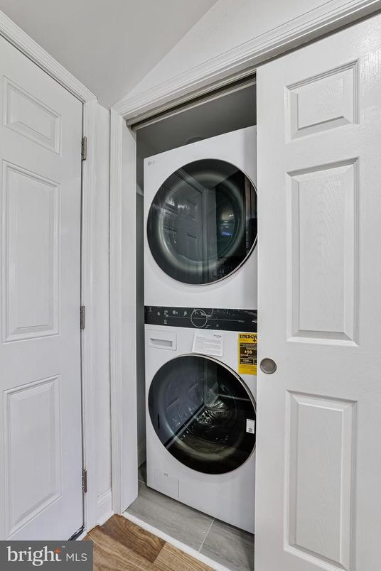 Interior, Utility Closets, Washer, Wood Texture Flooring