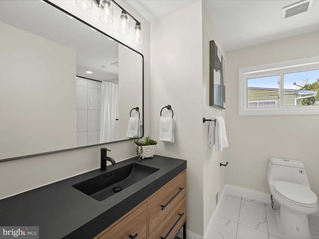Bathroom, Dual Sink Vanities, Interior, Marble, Recessed Lighting