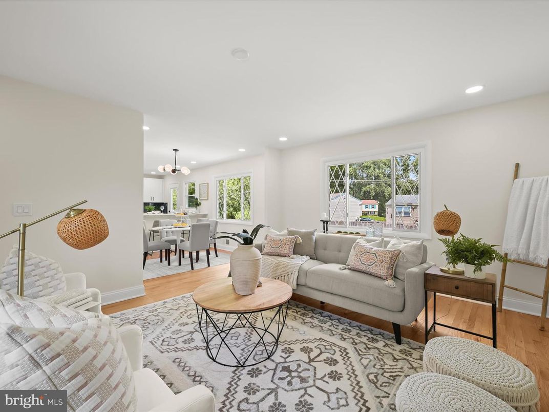 Dining room, Interior, Living room, Pendant Lights, Recessed Lighting, Wood Texture Flooring