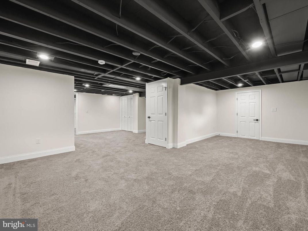 Empty room, Interior, Recessed Lighting
