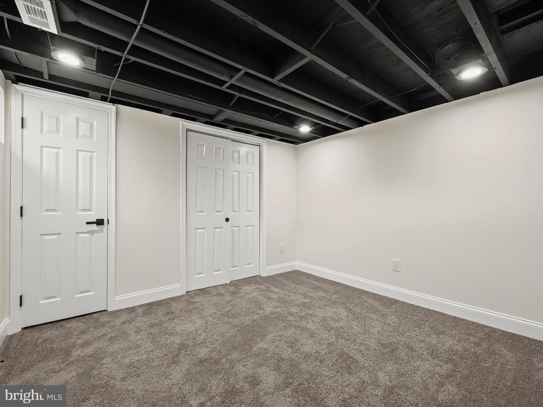 Empty room, Interior, Recessed Lighting