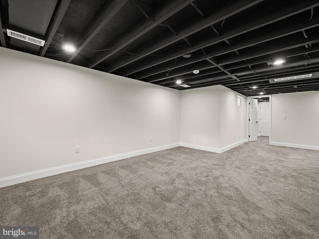 Empty room, Interior, Recessed Lighting
