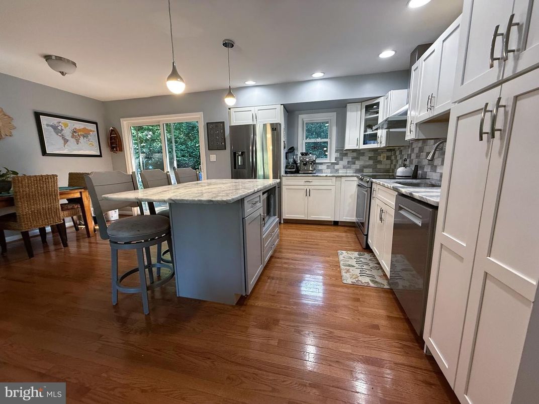 Dining room, Interior, Kitchen, Pendant Lights, Recessed Lighting, Stainless Steel Appliances, Wood Texture Flooring