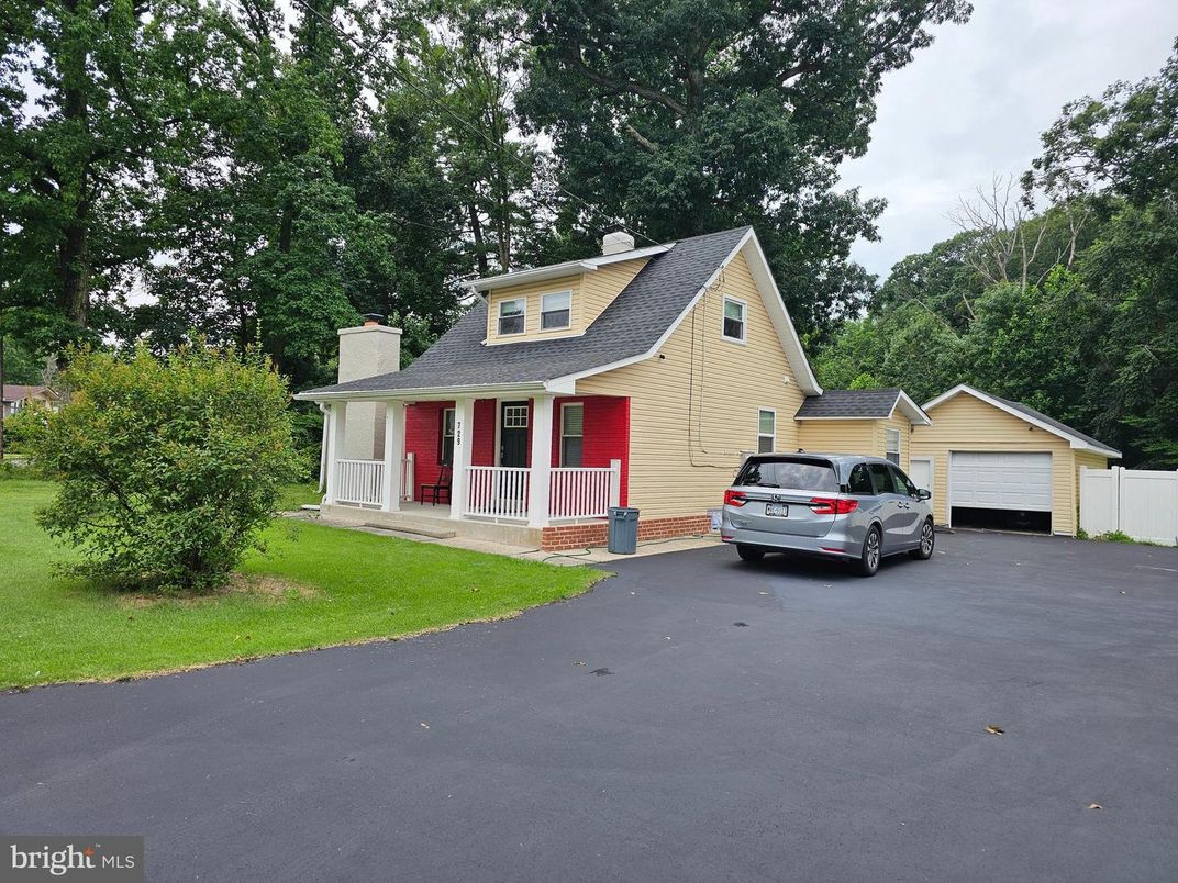 Detached Garage, Exterior