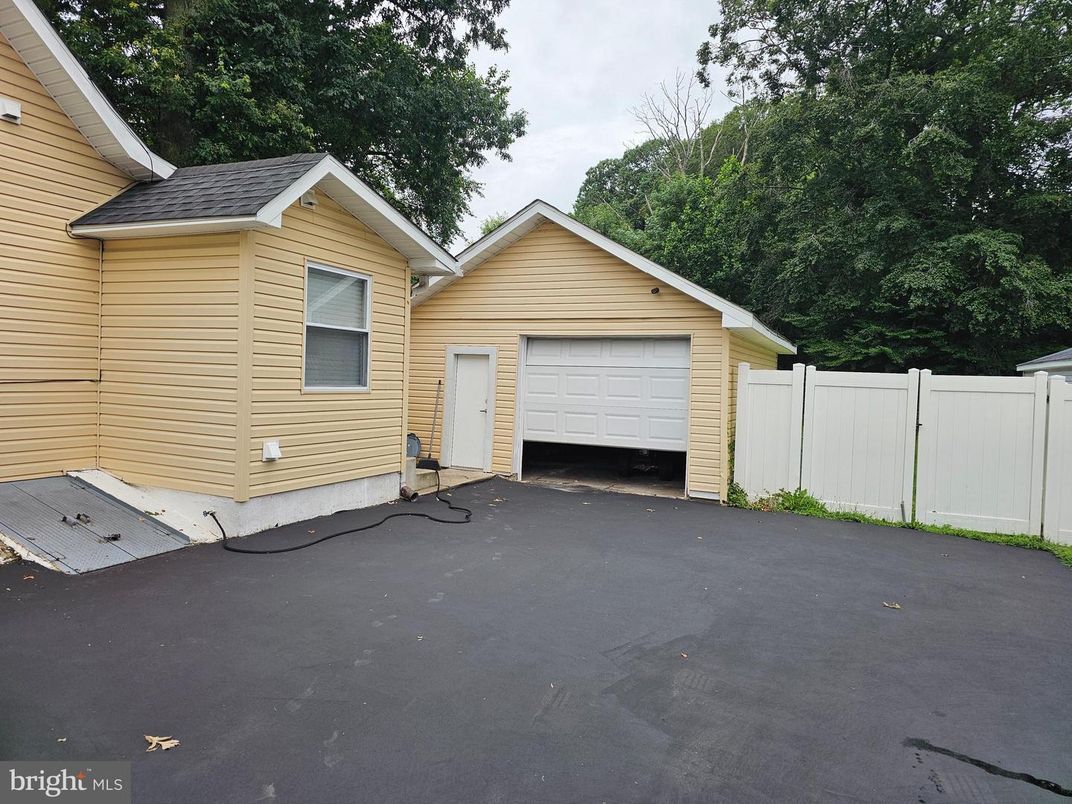 Detached Garage, Exterior