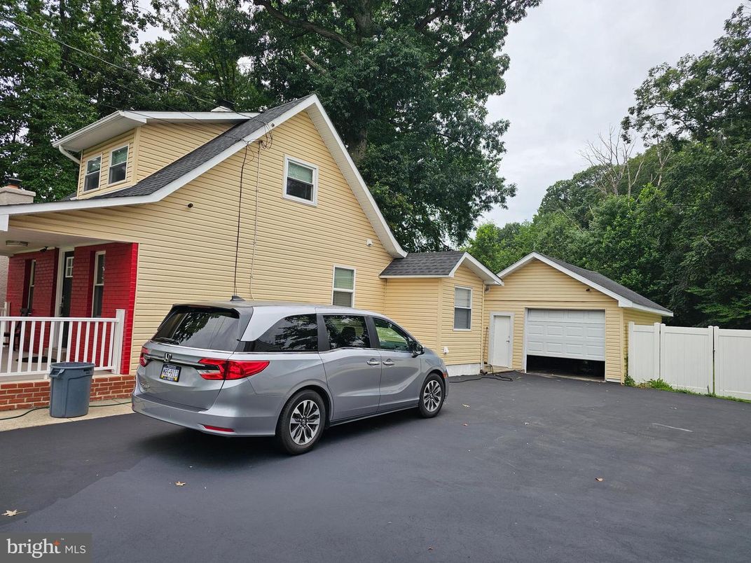 Detached Garage, Exterior