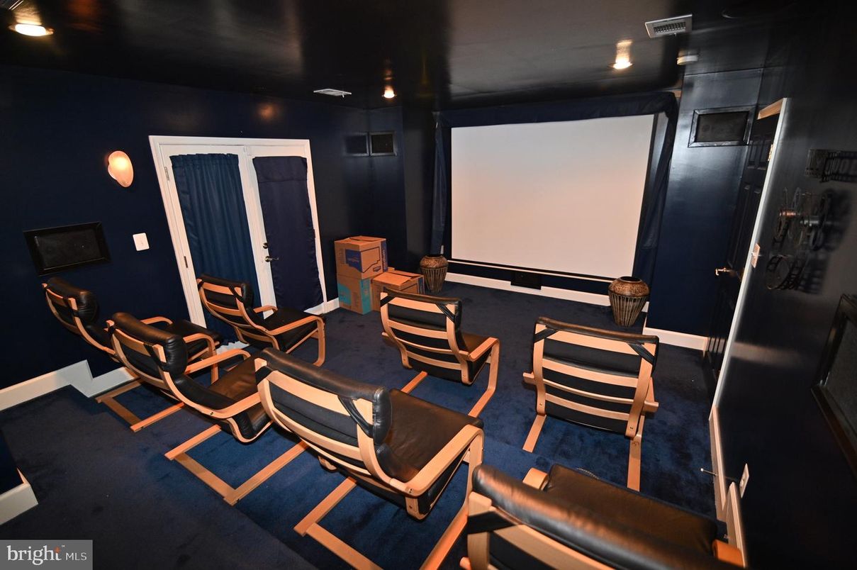 Interior, Projection Screen, Recessed Lighting, Theatre Room