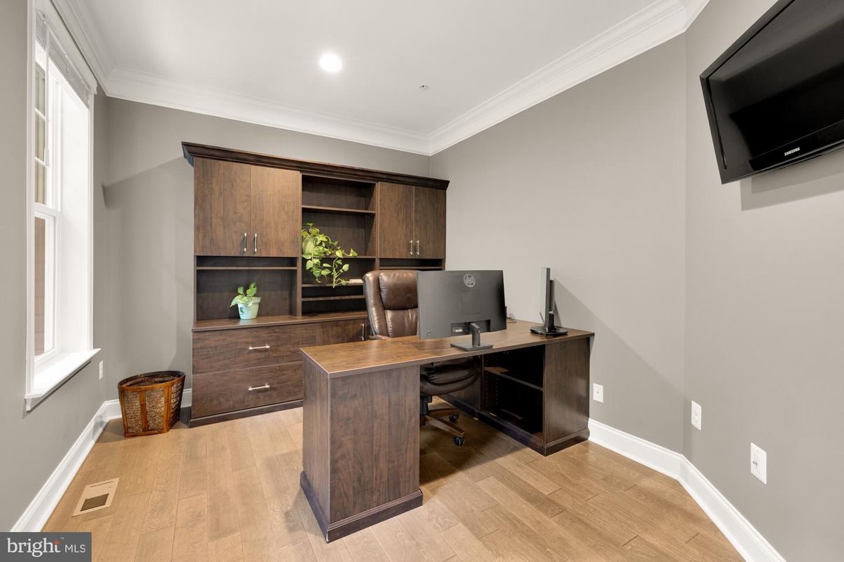 Home Office, Interior, Recessed Lighting, Wood Texture Flooring
