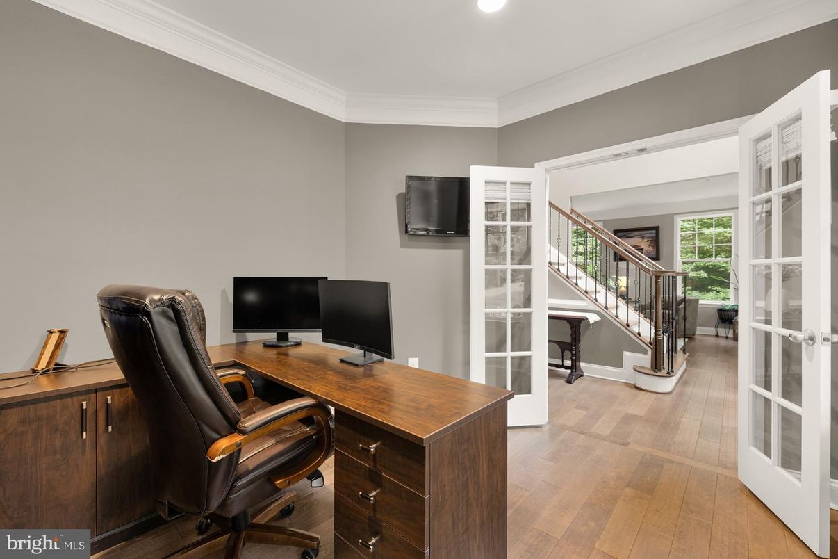 Home Office, Interior, Recessed Lighting, Wood Texture Flooring