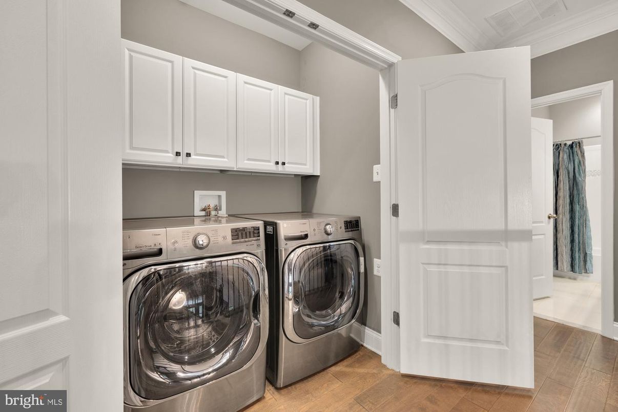 Interior, Utility Closets, Washer, Wood Texture Flooring
