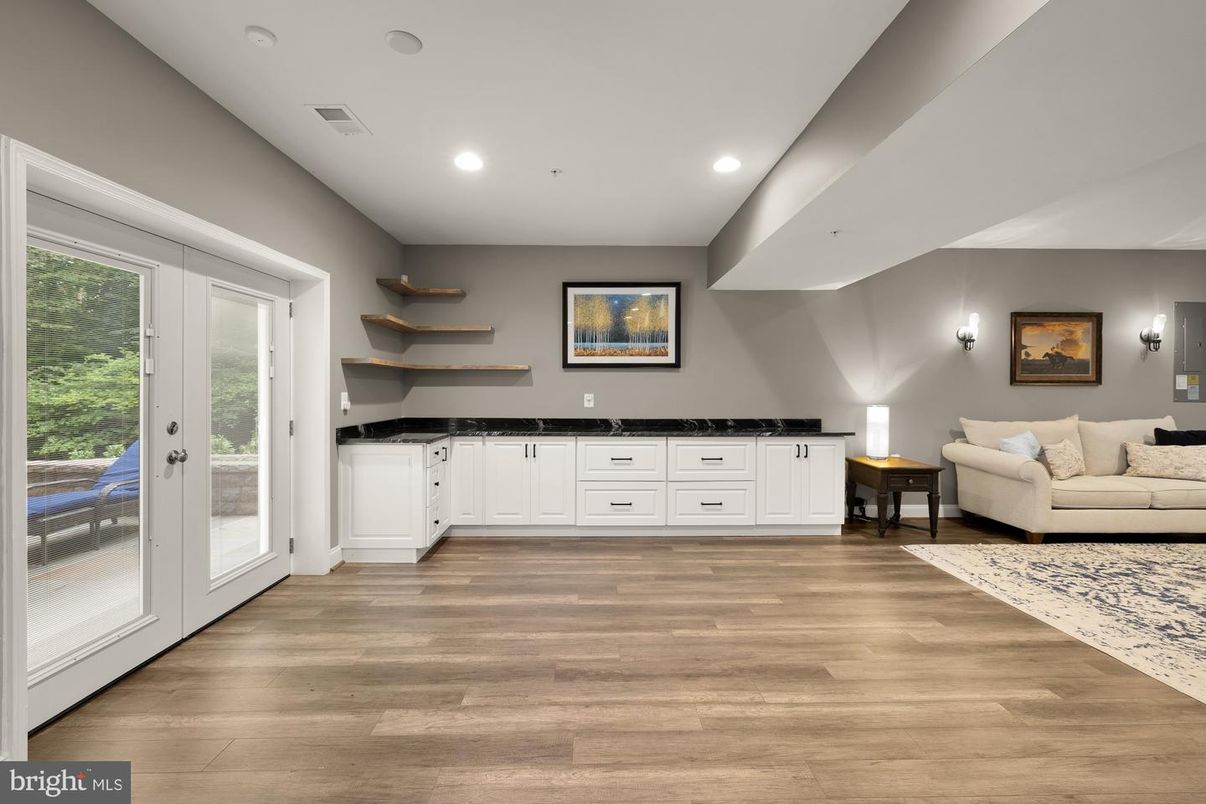 Interior, Recessed Lighting, Wood Texture Flooring