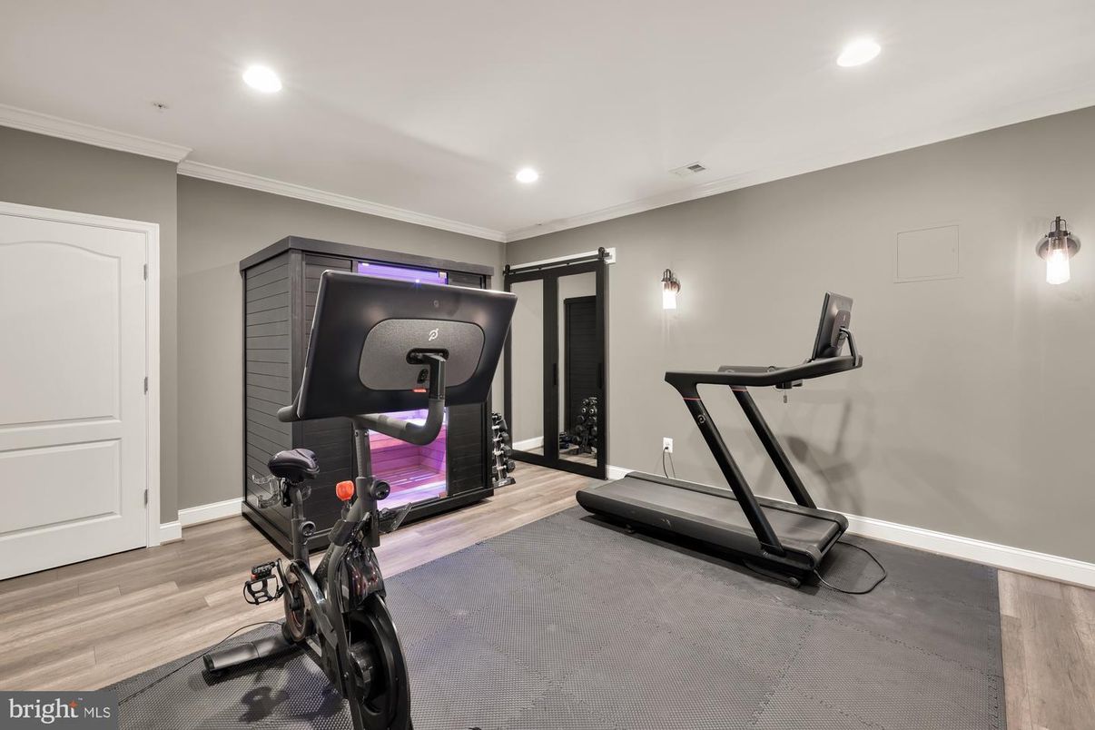Fitness Equipment, Interior, Recessed Lighting, Wood Texture Flooring