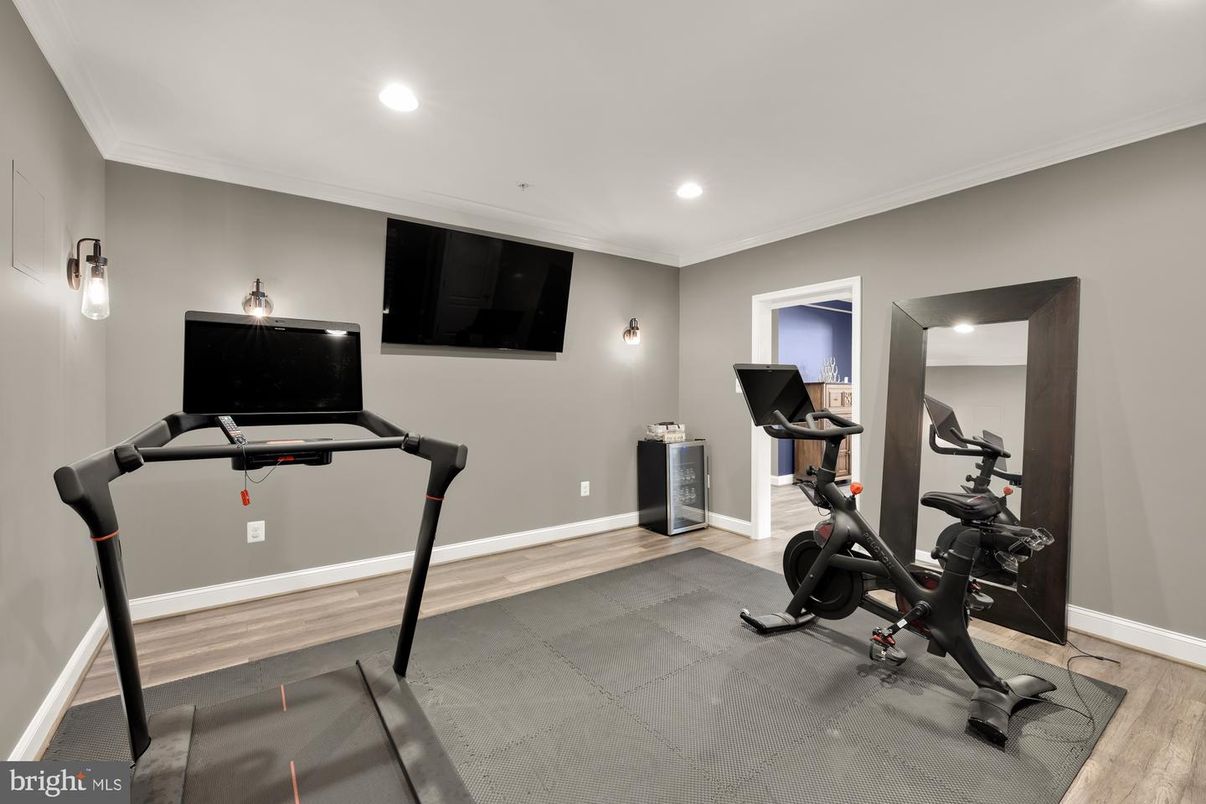 Fitness Equipment, Interior, Recessed Lighting, Wood Texture Flooring