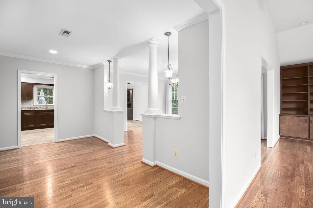 Empty room, Interior, Pendant Lights, Recessed Lighting, Wood Texture Flooring