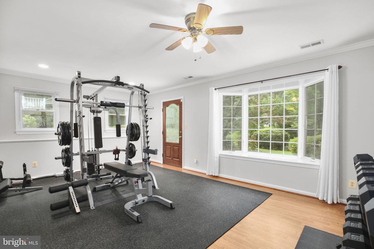 Fitness Equipment, Interior, Recessed Lighting, Wood Texture Flooring