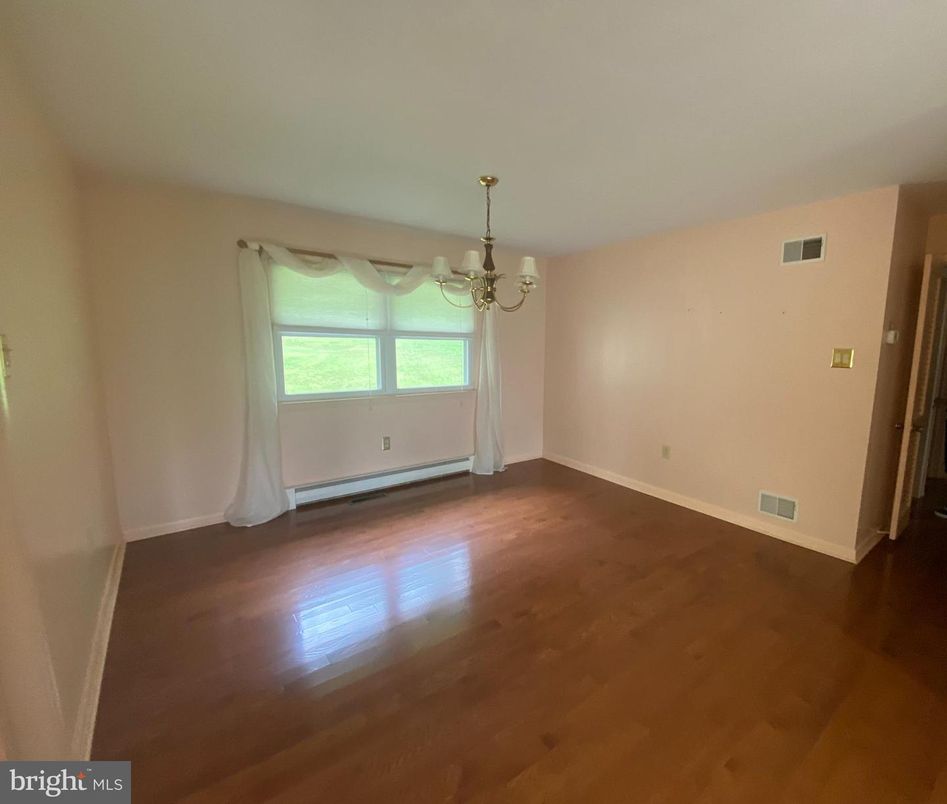 Chandelier, Empty room, Interior, Wood Texture Flooring