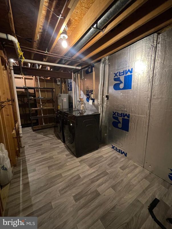 Interior, Washer, Wood Texture Flooring