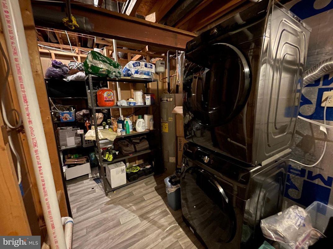 Interior, Washer, Wood Texture Flooring
