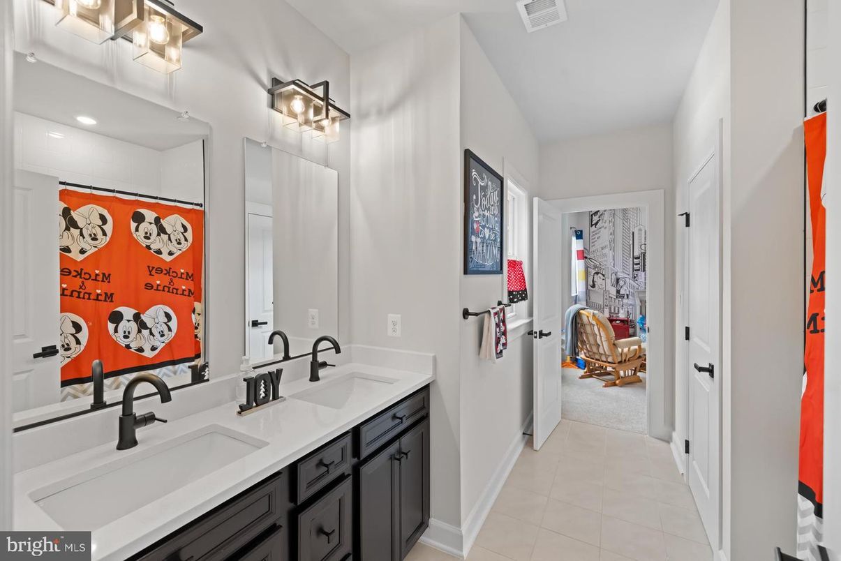 Bathroom, Dual Sink Vanities, Interior, Recessed Lighting