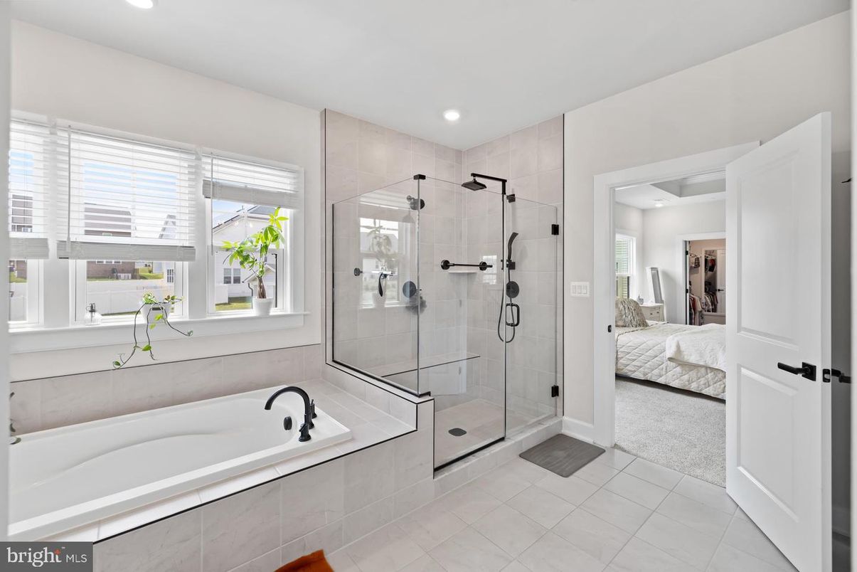 Bathroom, Bedroom, Glass Shower, Interior, Recessed Lighting