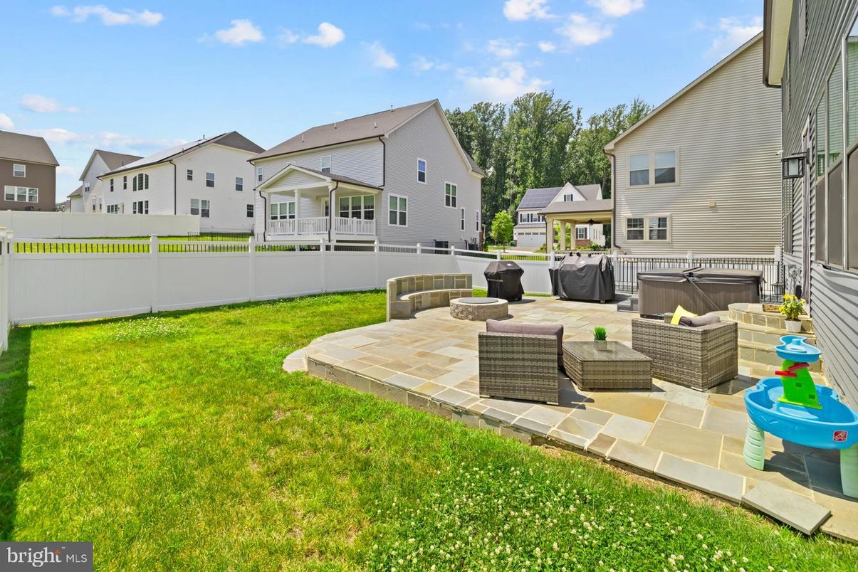 Backyard, Exterior, Hot Tub