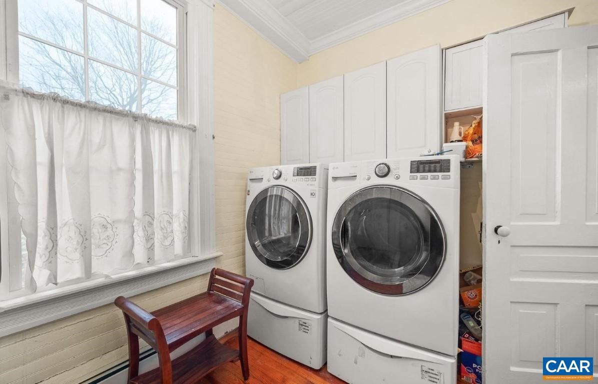 Interior, Washer, Wood Texture Flooring