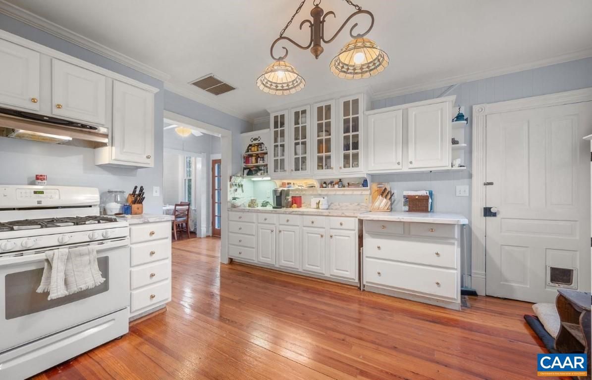 Interior, Kitchen, Pendant Lights, Wood Texture Flooring